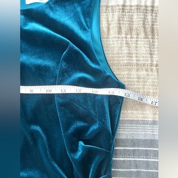 ELIZA J, Sexy BodyCon Women's Asymmetrical-Hem Stretch-Velvet Dress, EUC, Size 4 - Picture 9 of 15